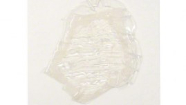 Cellule en velours incluse partiellement dans résine souple, cousue sur support plastique