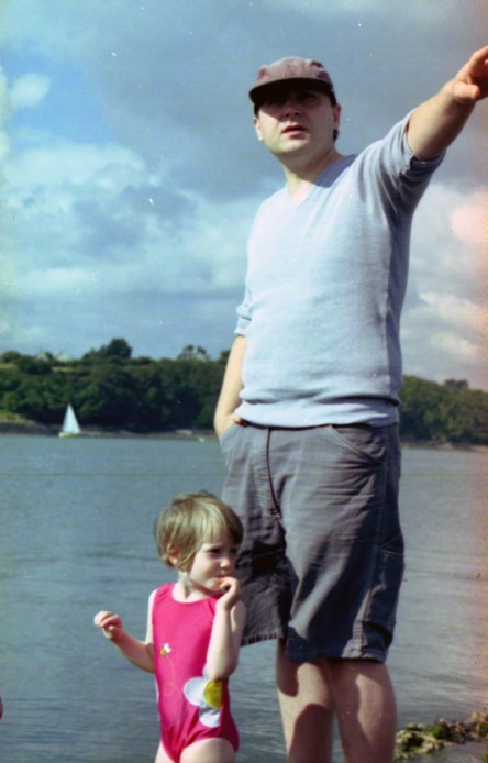 Alix and her father on the pebble beach in Kerzafloc'h, Marie-Claire Raoul