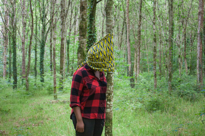 Deborah, visage caché, bois de Keroual, 16 mai 2017, série photographique 