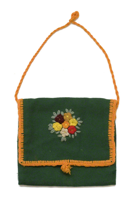 Woollen fabric purse embroidered with flowers in the middle of the flap, Marie-Claire Raoul