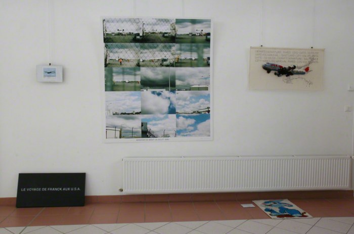 Le vol, vue de l'exposition [Le maillot de bain américain], Milizac, février 2011