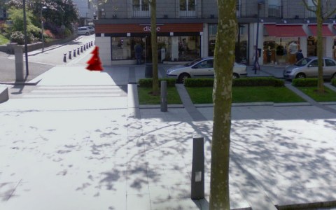 La jeune fille au voile rouge, vue 2, place de la Liberté, Brest, Marie-Claire Raoul