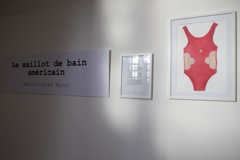 Vue de l'exposition [Le maillot de bain américain #3], titre, MPT Harteloire, Brest, novembre 2015, Marie-Claire Raoul