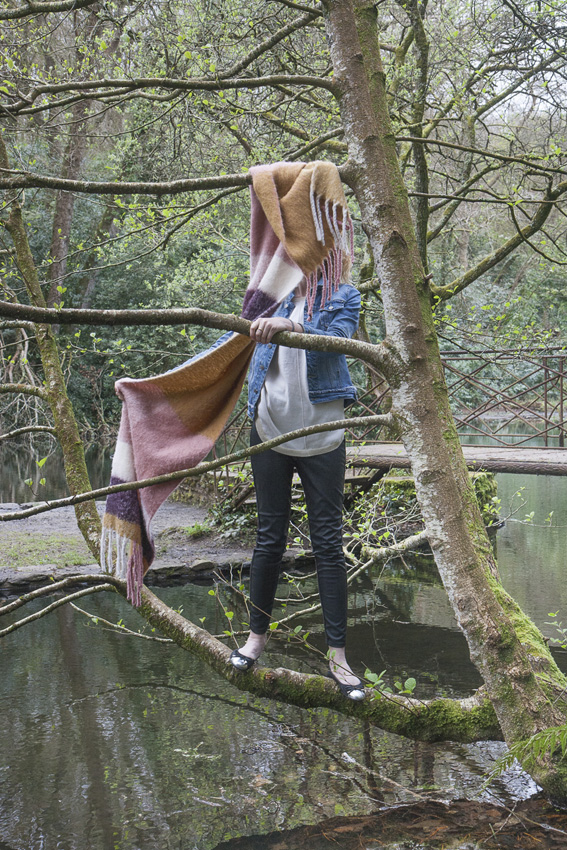 A., bois de Kerhoual, 4 avril 2017, série photographique "Je voudrais aller me promener dans les bois", photographie réalisée par Marie-Claire Raoul lors d'une résidence à l'espace Lcause, Marie-Claire Raoul