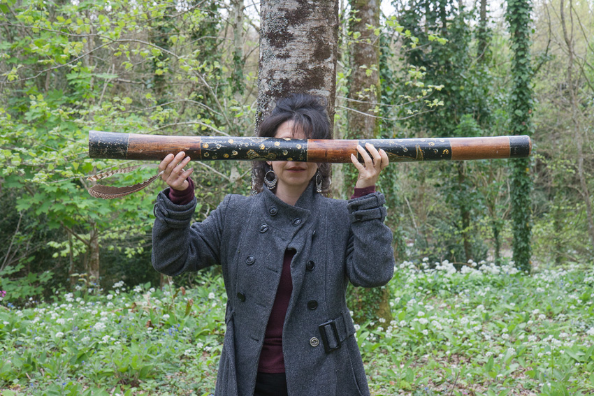 Béatrice, bois de Keroual, 14 avril 2017, série photographique "Je voudrais aller me promener dans les bois", photographie réalisée par Marie-Claire Raoul lors d'une résidence à l'espace Lcause, Marie-Claire Raoul