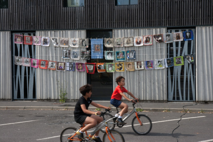 Installation textile "Paroles et images de femmes" à Pontanezen, 30 juin2018, fête du quartier