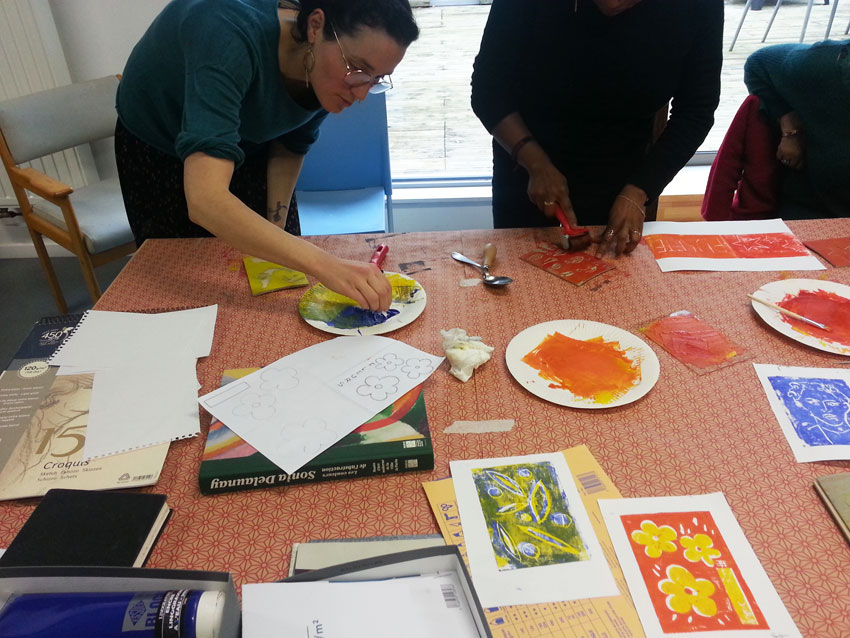 Atelier [Femmes créatrices, femmes libres], séquence 6, linogravure, 5 avril 2019 à la Maison Pour Toutes Lcause avec Marie-Claire Raoul