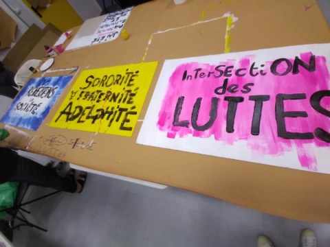 Atelier pancartes et slogans [Ensemble rêvons pour demain] samedi 19 septembre à la Maison des syndicats à Brest avec la plasticienne Marie-Claire Raoul