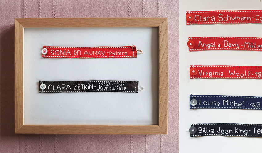 Bracelets féministes, ruban de couleurs brodé avec un nom de femme, © création Marie-Claire Raoul