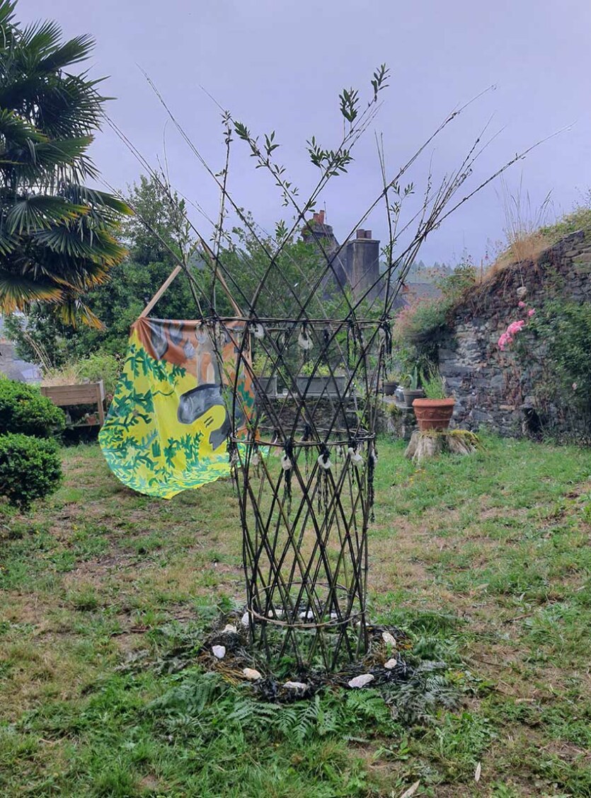 L'arbre du Maître verrier, jardin des trois couronnes à Morlaix, juillet 2023, création de Marie-Claire Raoul, Marie-Claire Raoul