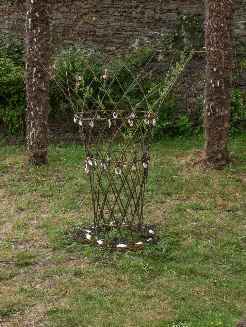 L'arbre du Maître verrier, jardin des trois couronnes à Morlaix, juillet 2023, création de Marie-Claire Raoul, Marie-Claire Raoul