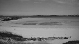 La résurgence sur la plage de Korn ar Gazel, vue du haut des dunes, 2 juin 2022