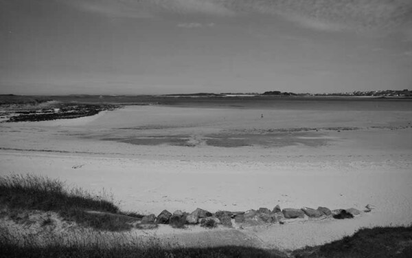 La résurgence sur la plage de Korn ar Gazel, vue du haut des dunes, 2 juin 2022